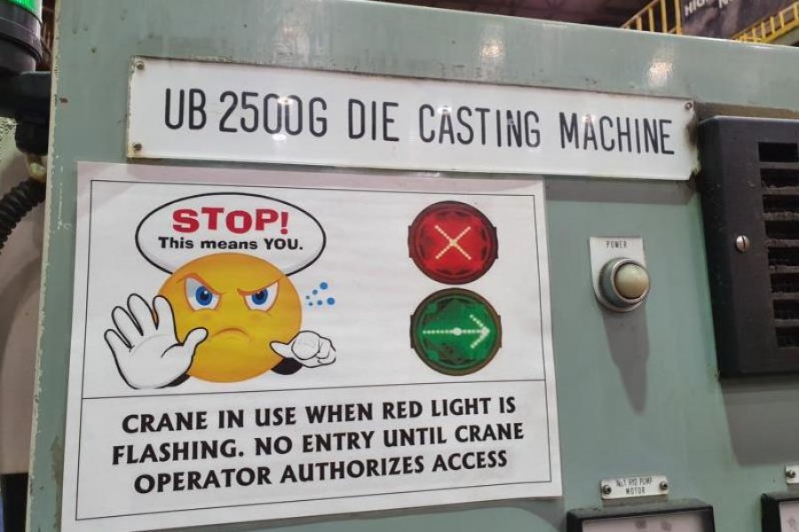 Detailed Pictures of Ube Cold Chamber Die Casting Machine DCMP-4904 Detailed Pictures of Ube Cold Chamber Die Casting Machine DCMP-4904