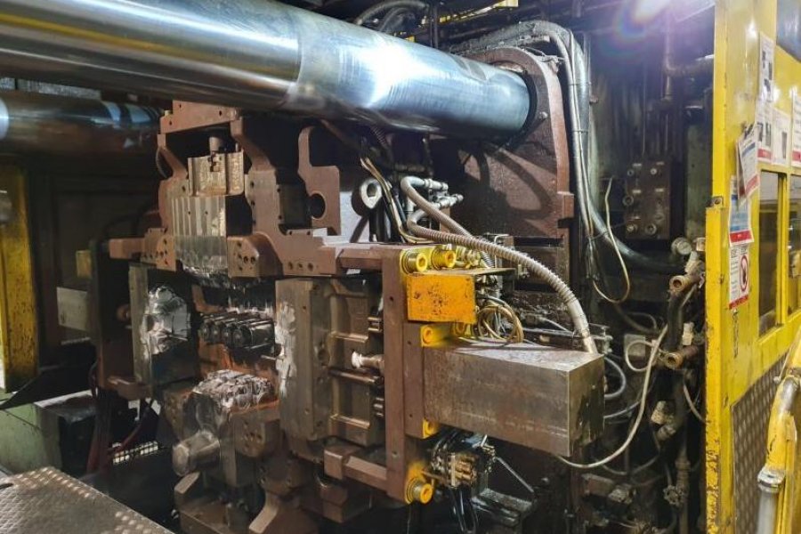 Detailed Pictures of Ube Cold Chamber Die Casting Machine DCMP-4904 Detailed Pictures of Ube Cold Chamber Die Casting Machine DCMP-4904