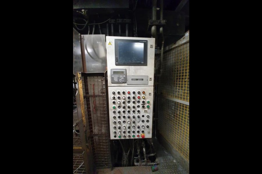 Detailed Pictures of Ube Cold Chamber Die Casting Machine DCMP-4904 Detailed Pictures of Ube Cold Chamber Die Casting Machine DCMP-4904