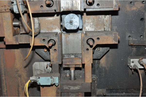 Detailed Pictures of Techmire Multi-slide Hot Chamber Miniature Die Cast Machine DCMP-4972