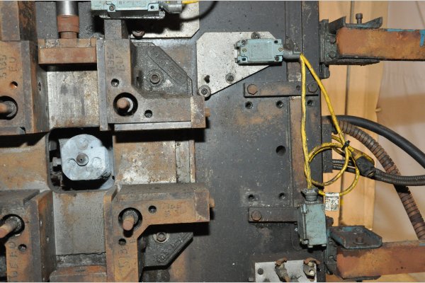 Detailed Pictures of Techmire Multi-slide Hot Chamber Miniature Die Cast Machine DCMP-4972