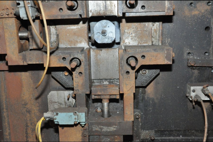 Detailed Pictures of Techmire Multi-slide Hot Chamber Miniature Die Cast Machine DCMP-4972