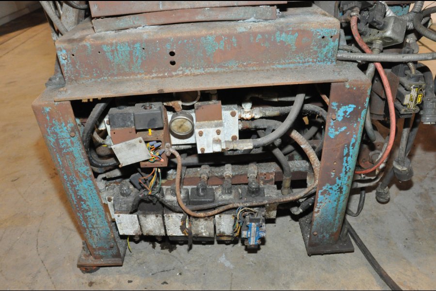 Detailed Pictures of Techmire Multi-slide Hot Chamber Miniature Die Cast Machine DCMP-4972