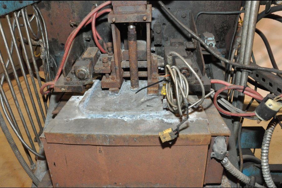 Detailed Pictures of Techmire Multi-slide Hot Chamber Miniature Die Cast Machine DCMP-4972