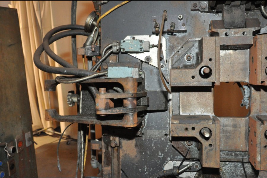 Detailed Pictures of Techmire Multi-slide Hot Chamber Miniature Die Cast Machine DCMP-4979 Detailed Pictures of Techmire Multi-slide Hot Chamber Miniature Die Cast Machine DCMP-4979