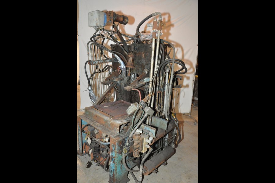 Detailed Pictures of Techmire Multi-slide Hot Chamber Miniature Die Cast Machine DCMP-4979 Detailed Pictures of Techmire Multi-slide Hot Chamber Miniature Die Cast Machine DCMP-4979