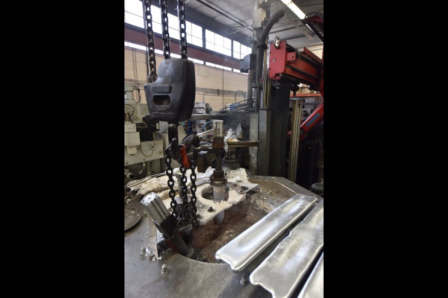 Detailed Pictures of Frech Cold Chamber Die Casting Machine DCMP-4985 Detailed Pictures of Frech Cold Chamber Die Casting Machine DCMP-4985
