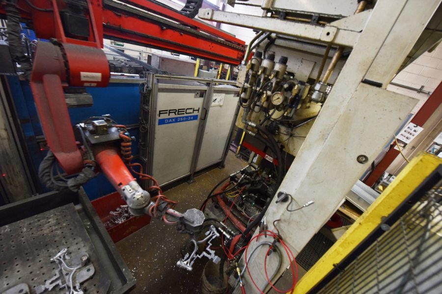 Detailed Pictures of Frech Cold Chamber Die Casting Machine DCMP-4985 Detailed Pictures of Frech Cold Chamber Die Casting Machine DCMP-4985