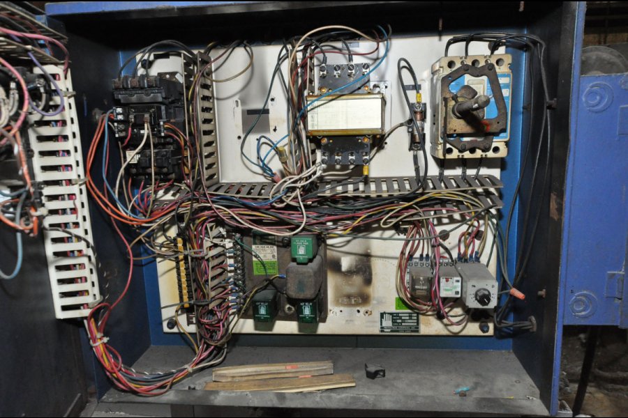 Detailed Pictures of TDC-HF Low Energy Gas Heated Aluminum Holding Furnace DCMP-5137