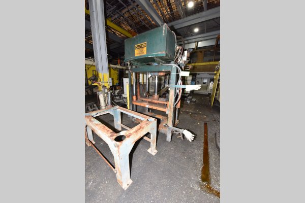 La Foto De Metal Mechanics Cuatro Columnas (poste) Prensa Hidráulica Vertical de Corte de Fundición a Presión DCMP-5202