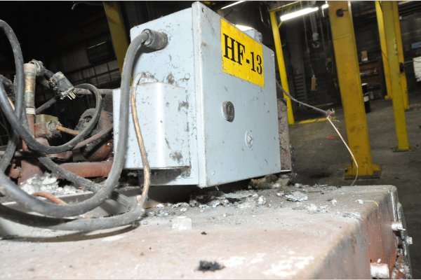 Detailed Pictures of Cal-Miser Low Energy Gas Heated Aluminum Holding Furnace DCMP-5307 Detailed Pictures of Cal-Miser Low Energy Gas Heated Aluminum Holding Furnace DCMP-5307