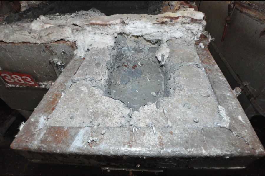 Detailed Pictures of Cal-Miser Low Energy Gas Heated Aluminum Holding Furnace DCMP-5307 Detailed Pictures of Cal-Miser Low Energy Gas Heated Aluminum Holding Furnace DCMP-5307