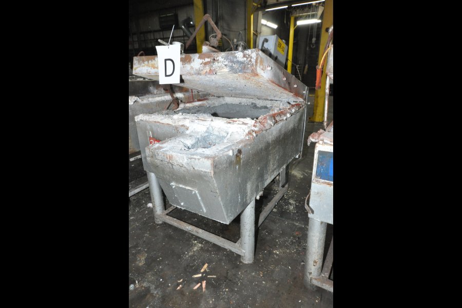 Detailed Pictures of Cal-Miser Low Energy Gas Heated Aluminum Holding Furnace DCMP-5307 Detailed Pictures of Cal-Miser Low Energy Gas Heated Aluminum Holding Furnace DCMP-5307