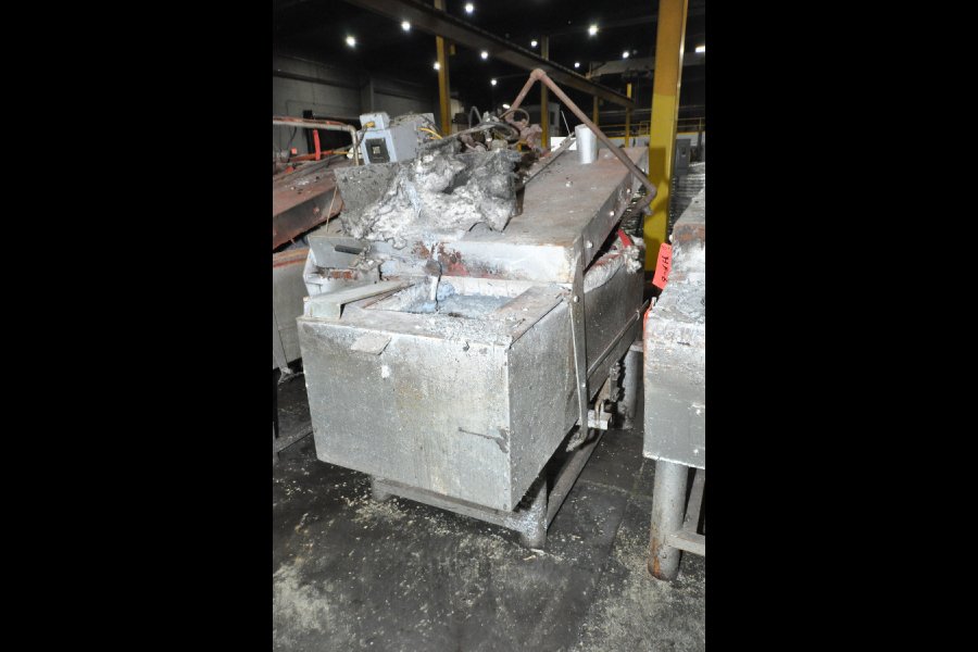 Detailed Pictures of Cal-Miser Low Energy Gas Heated Aluminum Holding Furnace DCMP-5307 Detailed Pictures of Cal-Miser Low Energy Gas Heated Aluminum Holding Furnace DCMP-5307