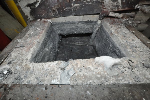 Detailed Pictures of Cal-Miser Low Energy Gas Heated Aluminum Holding Furnace DCMP-5308 Detailed Pictures of Cal-Miser Low Energy Gas Heated Aluminum Holding Furnace DCMP-5308