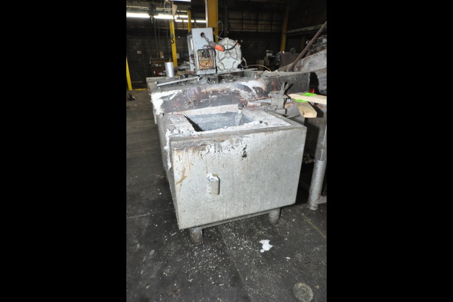 Detailed Pictures of Cal-Miser Low Energy Gas Heated Aluminum Holding Furnace DCMP-5308 Detailed Pictures of Cal-Miser Low Energy Gas Heated Aluminum Holding Furnace DCMP-5308