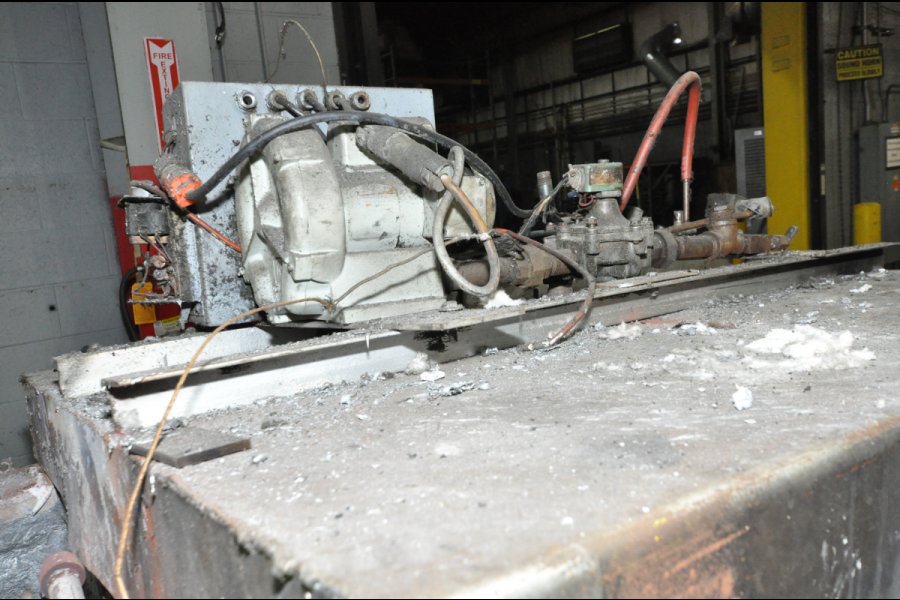 Detailed Pictures of Cal-Miser Low Energy Gas Heated Aluminum Holding Furnace DCMP-5308 Detailed Pictures of Cal-Miser Low Energy Gas Heated Aluminum Holding Furnace DCMP-5308