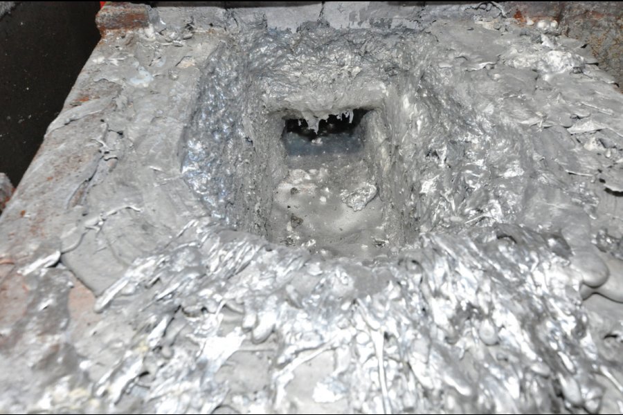 Detailed Pictures of Cal-Miser Low Energy Gas Heated Aluminum Holding Furnace DCMP-5308 Detailed Pictures of Cal-Miser Low Energy Gas Heated Aluminum Holding Furnace DCMP-5308