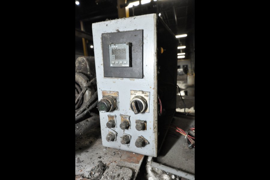 Detailed Pictures of Cal-Miser Low Energy Gas Heated Aluminum Holding Furnace DCMP-5308 Detailed Pictures of Cal-Miser Low Energy Gas Heated Aluminum Holding Furnace DCMP-5308