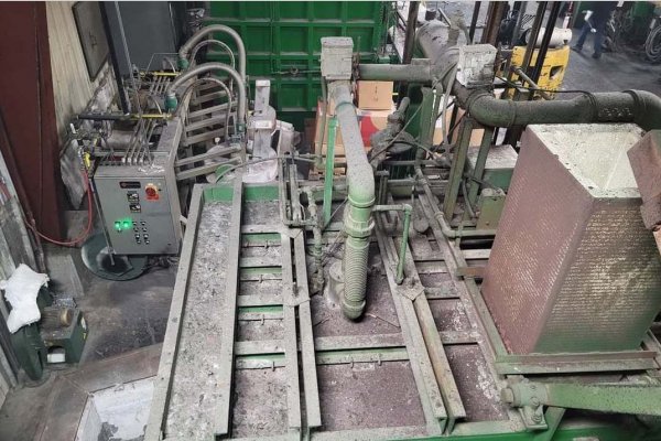 Picture of Model Lindberg MPH 62-ADH-1500-SP DCMP-5376 Picture of Lindberg MPH Dry Hearth Type Natural Gas Fired Stationary Aluminum Melting and Holding Furnace DCMP-5376