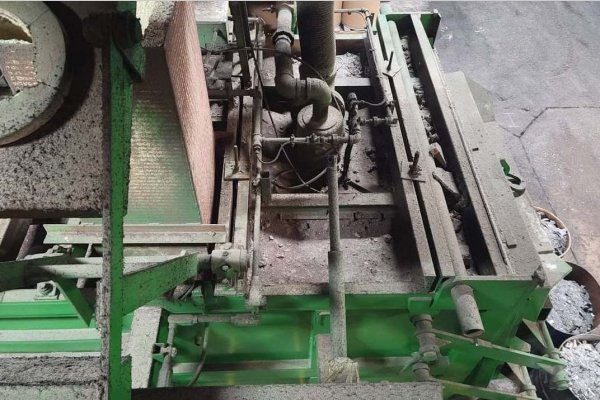 Detailed Pictures of Lindberg MPH Dry Hearth Natural Gas Fired Aluminum Melting Furnace DCMP-5376 Detailed Pictures of Lindberg MPH Dry Hearth Natural Gas Fired Aluminum Melting Furnace DCMP-5376