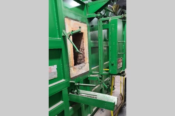 Detailed Pictures of Lindberg MPH Dry Hearth Natural Gas Fired Aluminum Melting Furnace DCMP-5376 Detailed Pictures of Lindberg MPH Dry Hearth Natural Gas Fired Aluminum Melting Furnace DCMP-5376