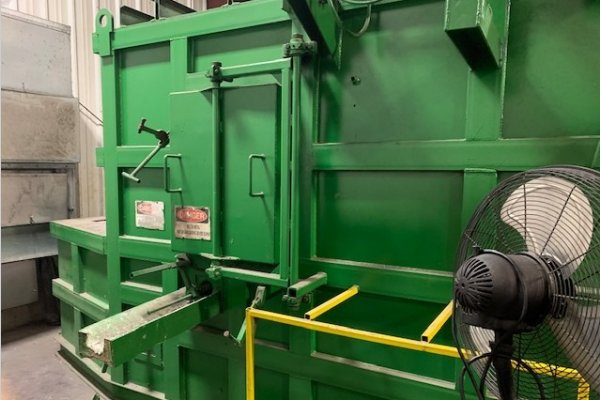 Detailed Pictures of Lindberg MPH Dry Hearth Natural Gas Fired Aluminum Melting Furnace DCMP-5376 Detailed Pictures of Lindberg MPH Dry Hearth Natural Gas Fired Aluminum Melting Furnace DCMP-5376