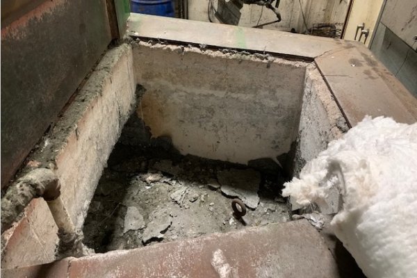 Detailed Pictures of Lindberg MPH Dry Hearth Natural Gas Fired Aluminum Melting Furnace DCMP-5376 Detailed Pictures of Lindberg MPH Dry Hearth Natural Gas Fired Aluminum Melting Furnace DCMP-5376