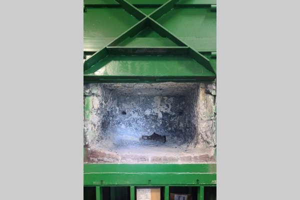 Detailed Pictures of Lindberg MPH Dry Hearth Natural Gas Fired Aluminum Melting Furnace DCMP-5376 Detailed Pictures of Lindberg MPH Dry Hearth Natural Gas Fired Aluminum Melting Furnace DCMP-5376