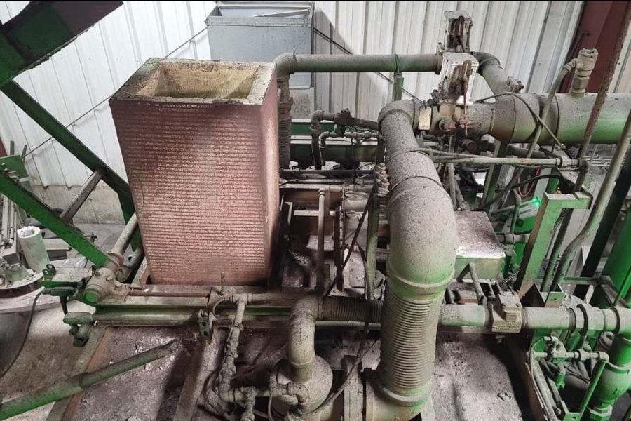 Detailed Pictures of Lindberg MPH Dry Hearth Natural Gas Fired Aluminum Melting Furnace DCMP-5376 Detailed Pictures of Lindberg MPH Dry Hearth Natural Gas Fired Aluminum Melting Furnace DCMP-5376