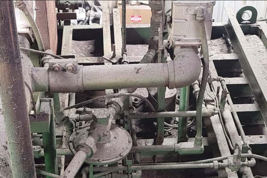 Detailed Pictures of Lindberg MPH Dry Hearth Natural Gas Fired Aluminum Melting Furnace DCMP-5376 Detailed Pictures of Lindberg MPH Dry Hearth Natural Gas Fired Aluminum Melting Furnace DCMP-5376