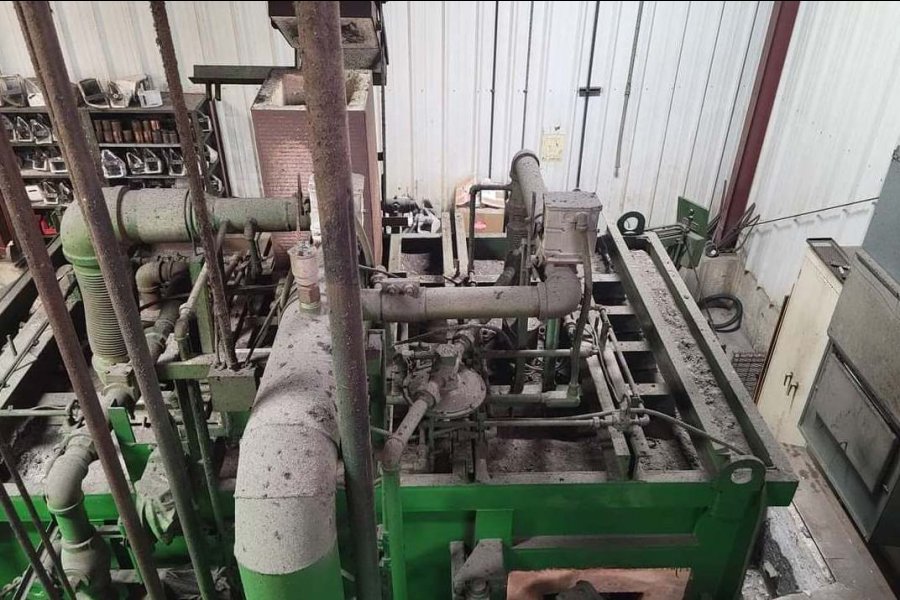 Detailed Pictures of Lindberg MPH Dry Hearth Natural Gas Fired Aluminum Melting Furnace DCMP-5376 Detailed Pictures of Lindberg MPH Dry Hearth Natural Gas Fired Aluminum Melting Furnace DCMP-5376