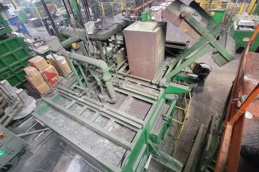 Detailed Pictures of Lindberg MPH Dry Hearth Natural Gas Fired Aluminum Melting Furnace DCMP-5376 Detailed Pictures of Lindberg MPH Dry Hearth Natural Gas Fired Aluminum Melting Furnace DCMP-5376