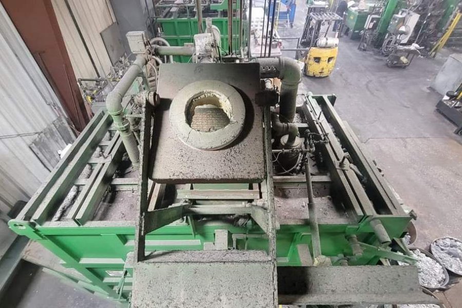 Detailed Pictures of Lindberg MPH Dry Hearth Natural Gas Fired Aluminum Melting Furnace DCMP-5376 Detailed Pictures of Lindberg MPH Dry Hearth Natural Gas Fired Aluminum Melting Furnace DCMP-5376