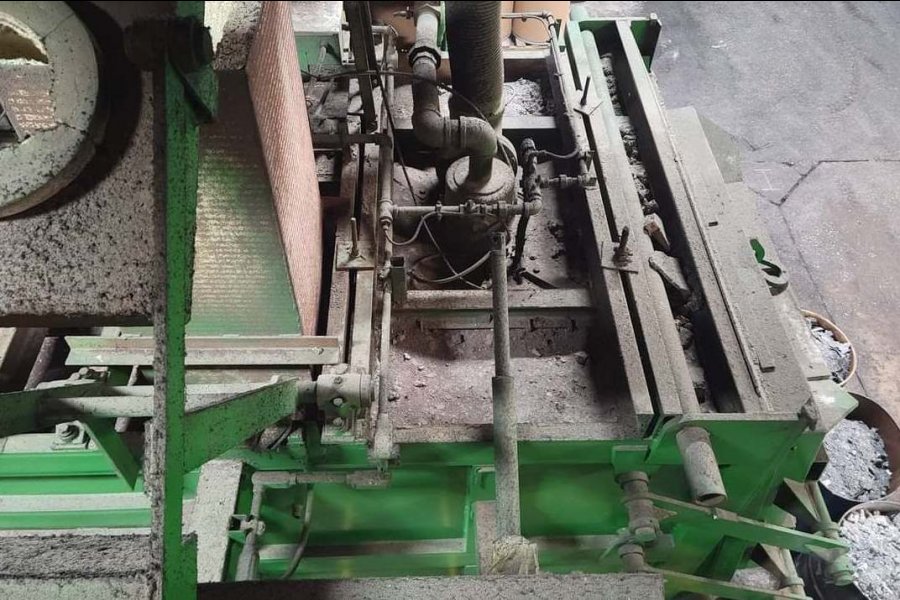 Detailed Pictures of Lindberg MPH Dry Hearth Natural Gas Fired Aluminum Melting Furnace DCMP-5376 Detailed Pictures of Lindberg MPH Dry Hearth Natural Gas Fired Aluminum Melting Furnace DCMP-5376