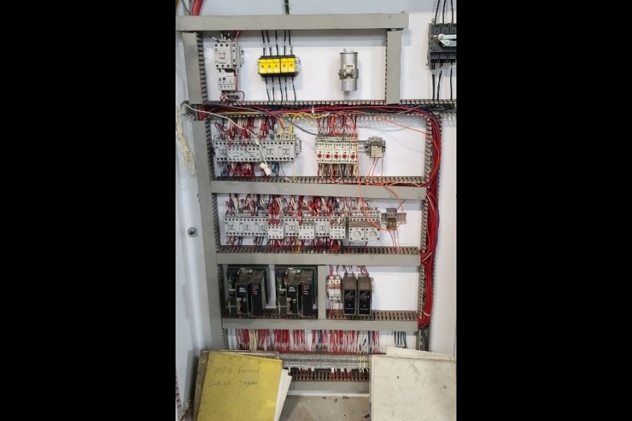 Detailed Pictures of Lindberg MPH Dry Hearth Natural Gas Fired Aluminum Melting Furnace DCMP-5376 Detailed Pictures of Lindberg MPH Dry Hearth Natural Gas Fired Aluminum Melting Furnace DCMP-5376