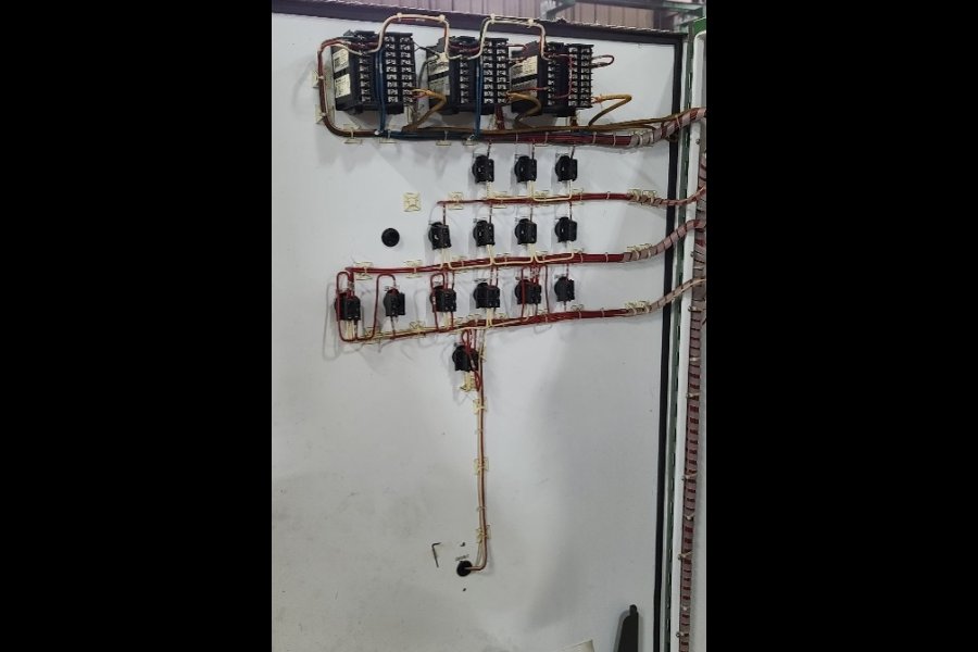 Detailed Pictures of Lindberg MPH Dry Hearth Natural Gas Fired Aluminum Melting Furnace DCMP-5376 Detailed Pictures of Lindberg MPH Dry Hearth Natural Gas Fired Aluminum Melting Furnace DCMP-5376