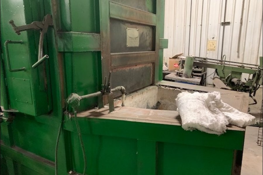 Detailed Pictures of Lindberg MPH Dry Hearth Natural Gas Fired Aluminum Melting Furnace DCMP-5376 Detailed Pictures of Lindberg MPH Dry Hearth Natural Gas Fired Aluminum Melting Furnace DCMP-5376