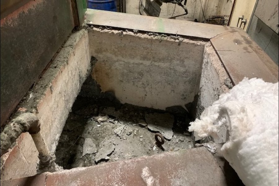 Detailed Pictures of Lindberg MPH Dry Hearth Natural Gas Fired Aluminum Melting Furnace DCMP-5376 Detailed Pictures of Lindberg MPH Dry Hearth Natural Gas Fired Aluminum Melting Furnace DCMP-5376