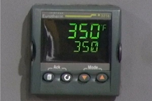 Detailed Pictures of Budzar Industries Negative Pressure Hot Oil Temperature Control Unit with Water Coling DCMP-5444 Detailed Pictures of Budzar Industries Negative Pressure Hot Oil Temperature Control Unit with Water Coling DCMP-5444