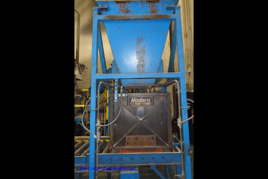 Detailed Pictures of Modern Equipment Stack Melting & Holding Furnace DCMP-5494