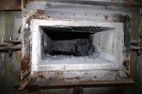 Detailed Pictures of Modern Equipment Stack Melting & Holding Furnace DCMP-5504