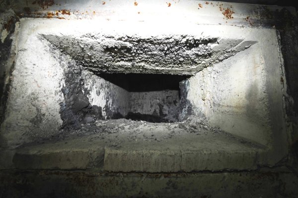 Detailed Pictures of Modern Equipment Stack Melting & Holding Furnace DCMP-5504