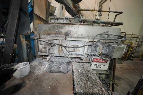 Detailed Pictures of Modern Equipment Stack Melting & Holding Furnace DCMP-5504