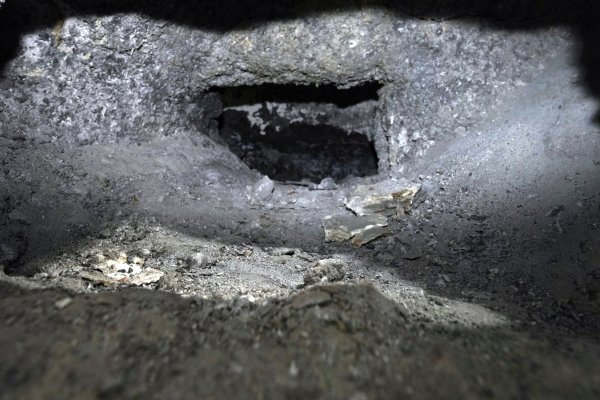 Detailed Pictures of Modern Equipment Stack Melting & Holding Furnace DCMP-5504