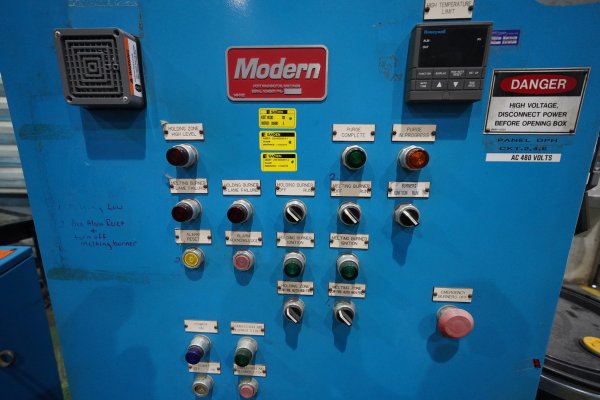 Detailed Pictures of Modern Equipment Stack Melting & Holding Furnace DCMP-5504