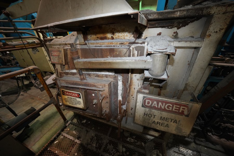 Detailed Pictures of Modern Equipment Stack Melting & Holding Furnace DCMP-5504