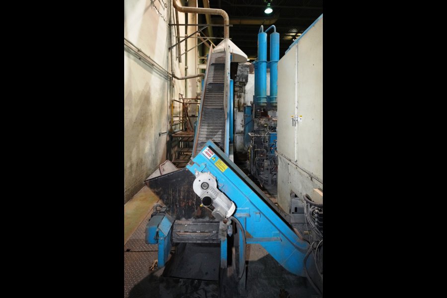 Detailed Pictures of Modern Equipment Stack Melting & Holding Furnace DCMP-5504