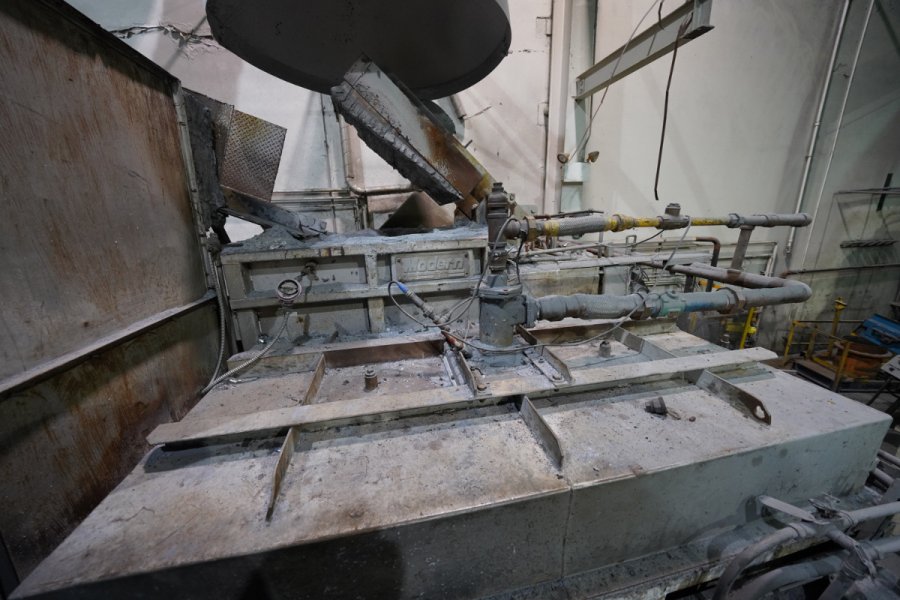 Detailed Pictures of Modern Equipment Stack Melting & Holding Furnace DCMP-5504