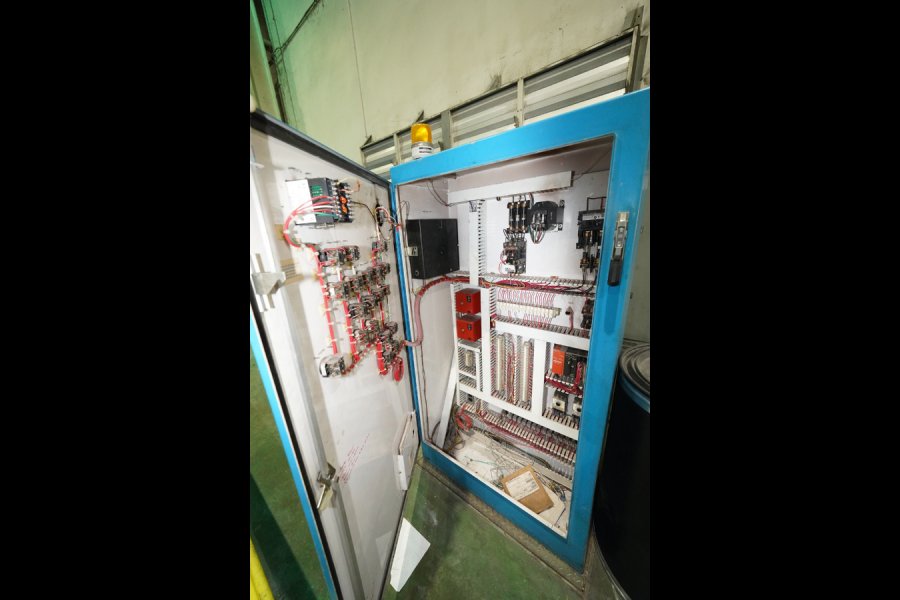 Detailed Pictures of Modern Equipment Stack Melting & Holding Furnace DCMP-5504